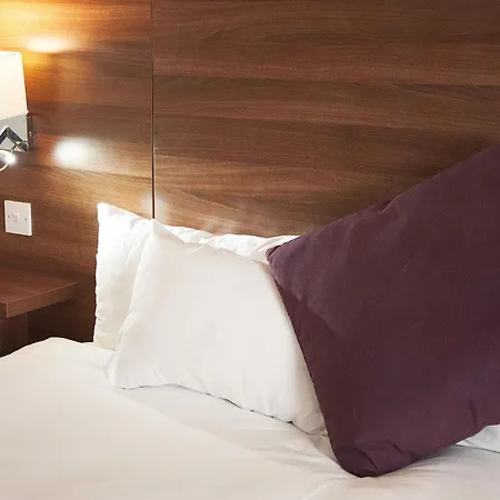 Quality Leeds Selby Hotel 3*