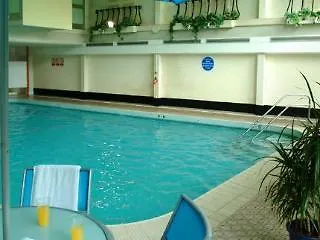 Quality Leeds Selby Hotel 3*
